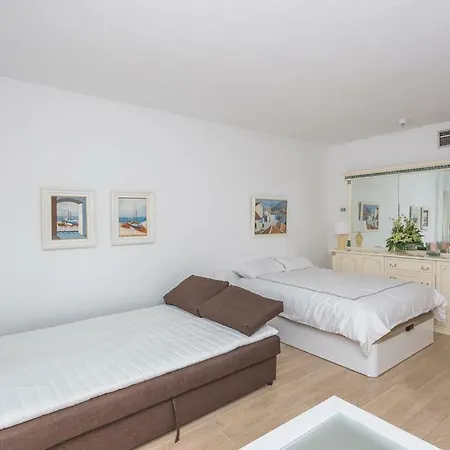 Apartment Pyr Private Studio *